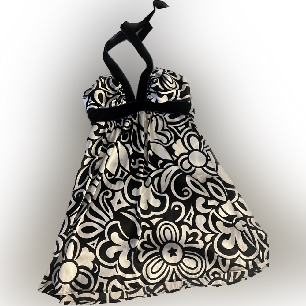 𝐁𝐥𝐚𝐜𝐤/𝐖𝐡𝐢𝐭𝐞 𝐇𝐚𝐥𝐭𝐞𝐫 𝐓𝐨𝐩 𝐃𝐫𝐞𝐬𝐬